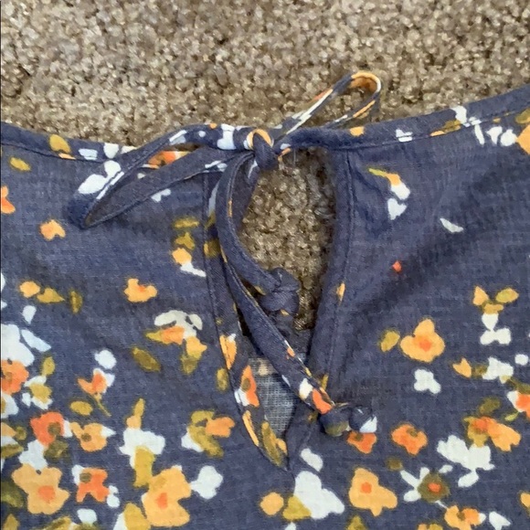 LC Floral Pattern Top - Picture 8 of 8